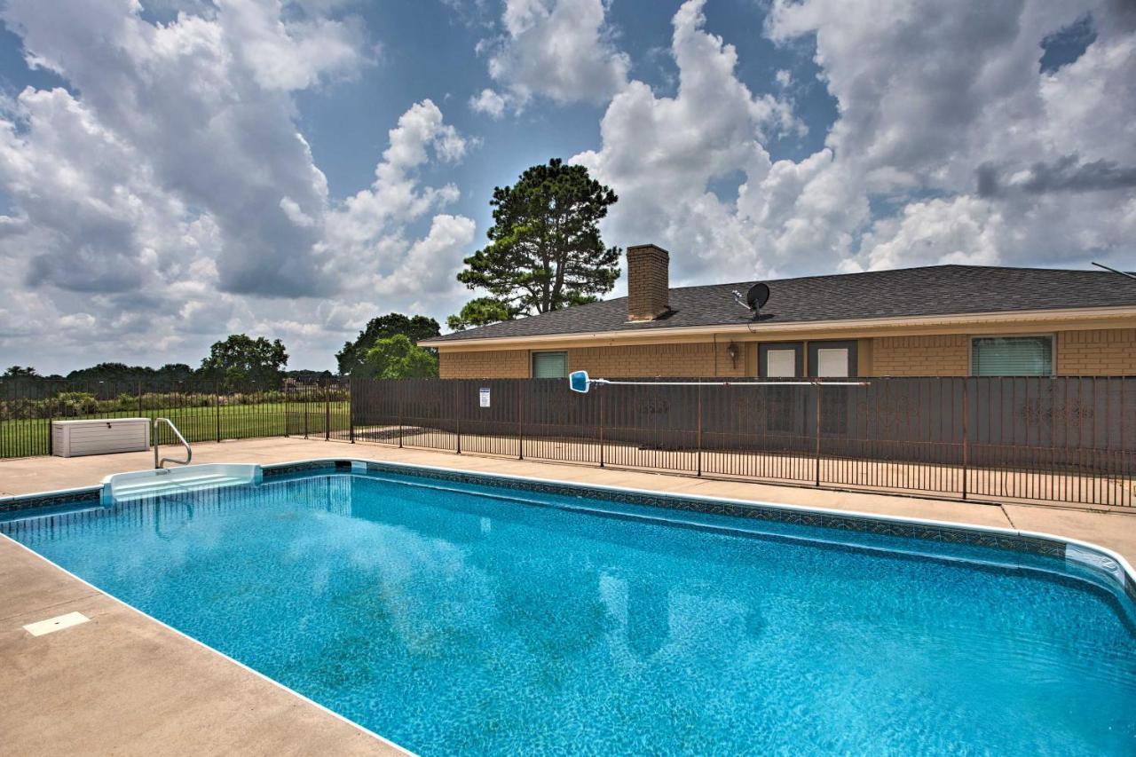 Pet-Friendly Efficiency Cottage With Pool! Calera Eksteriør bilde